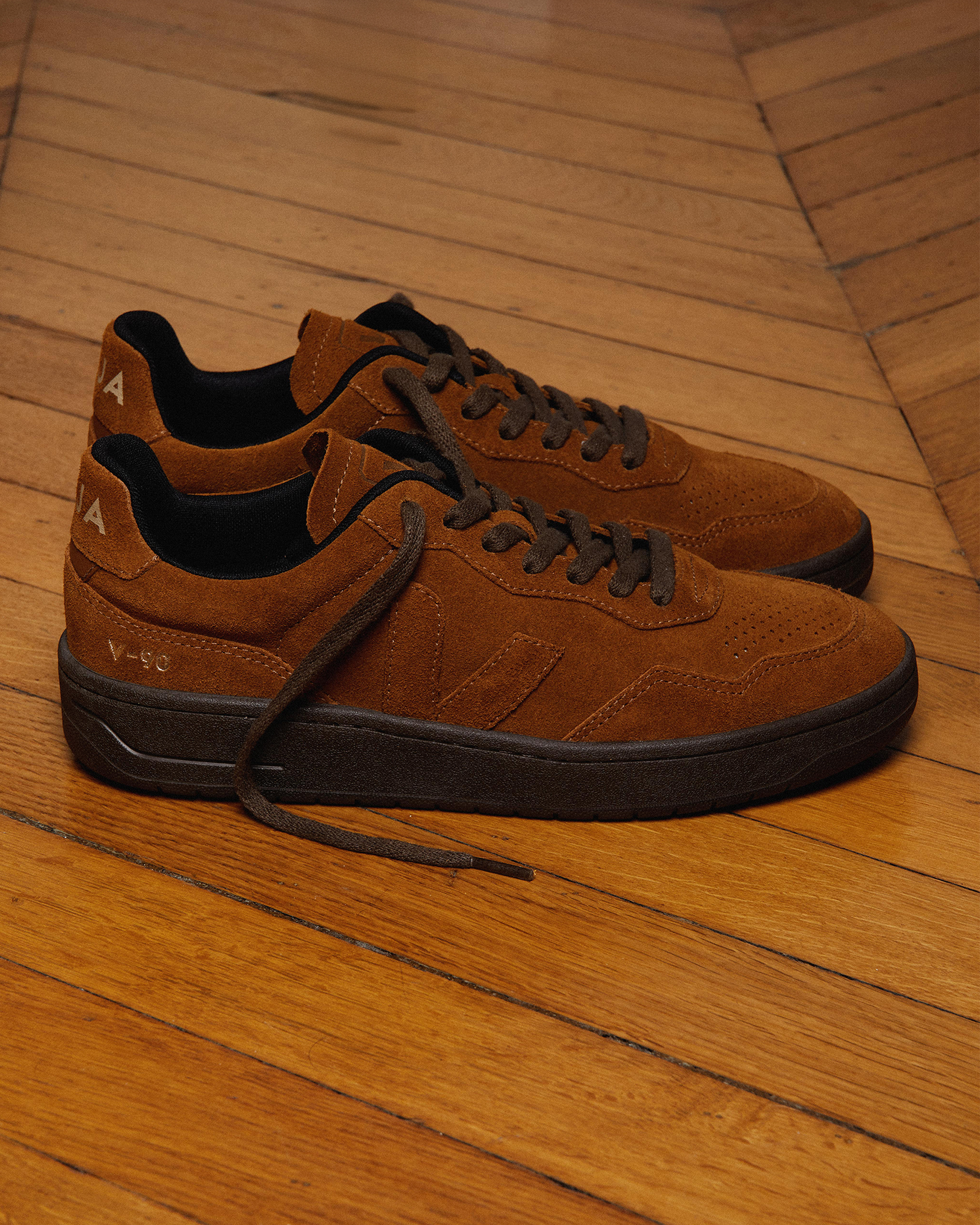Veja V-90 - Full Cognac Eagle