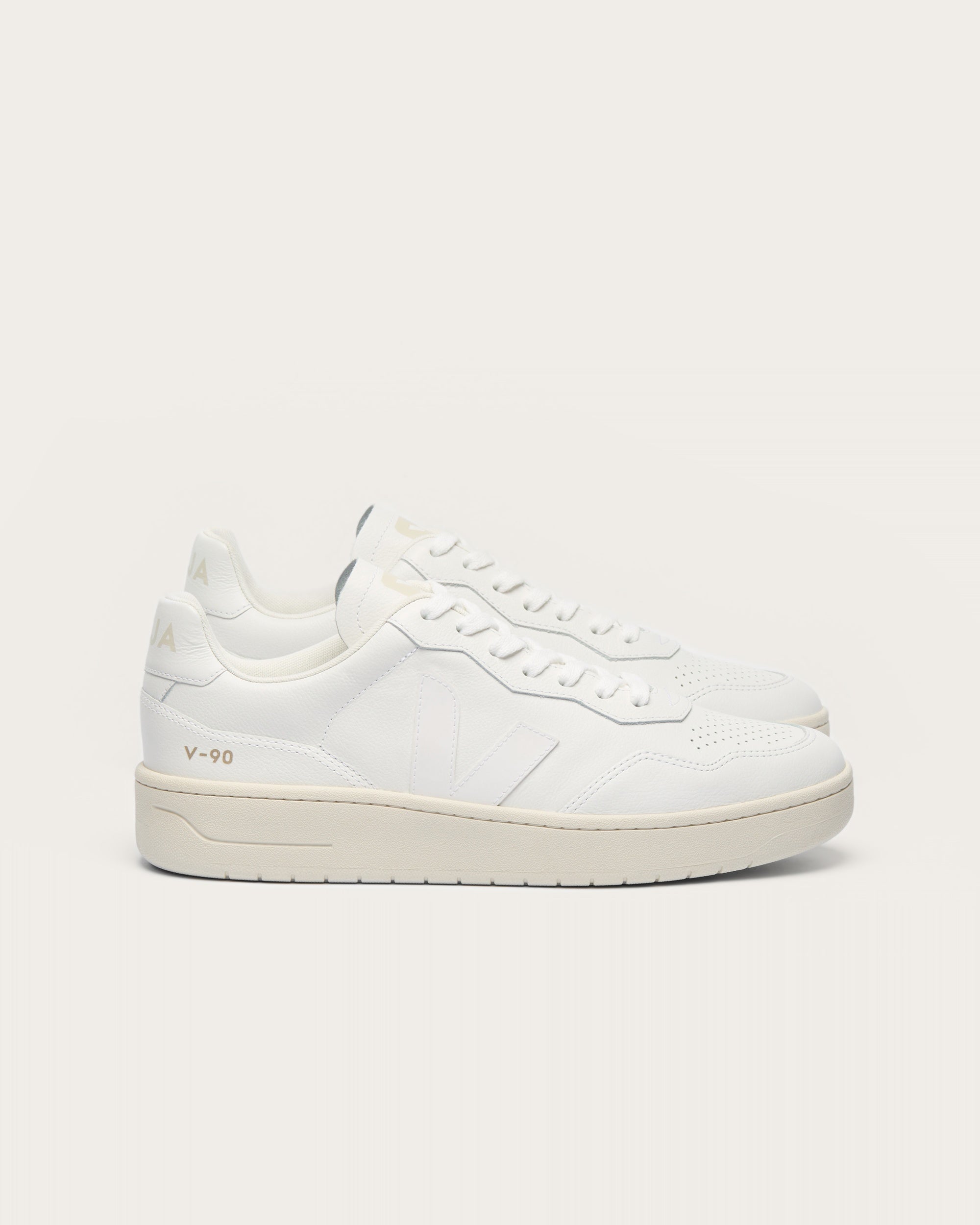 Veja V-90 - Extra White